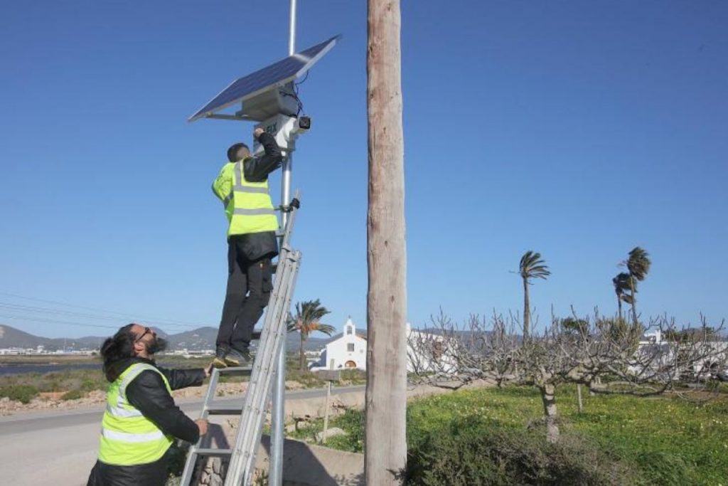 Cámaras de Vigilancia en Sant Josep de sa Talaia: Sistema Móvil contra Vertidos Incontrolados 1 Sant Josep instala cámaras de vigilancia en los puntos de los contenedores