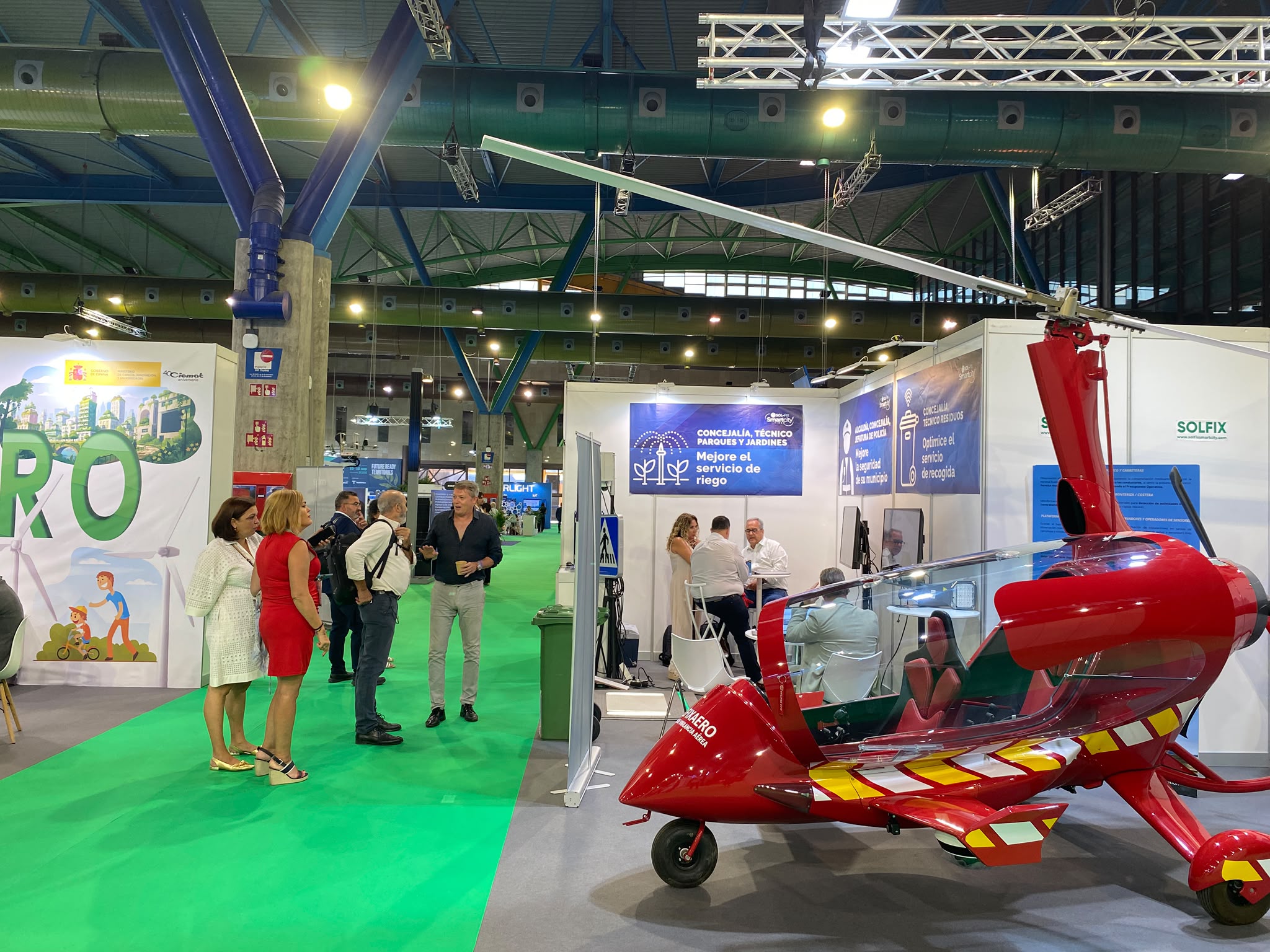 GreenCities 2026: Solfix presenta en Málaga una increíble solución de vigilancia aérea 2 Autogiro de vigilancia aérea SOLFIXAERO en el stand de Solfix en GreenCities 2026