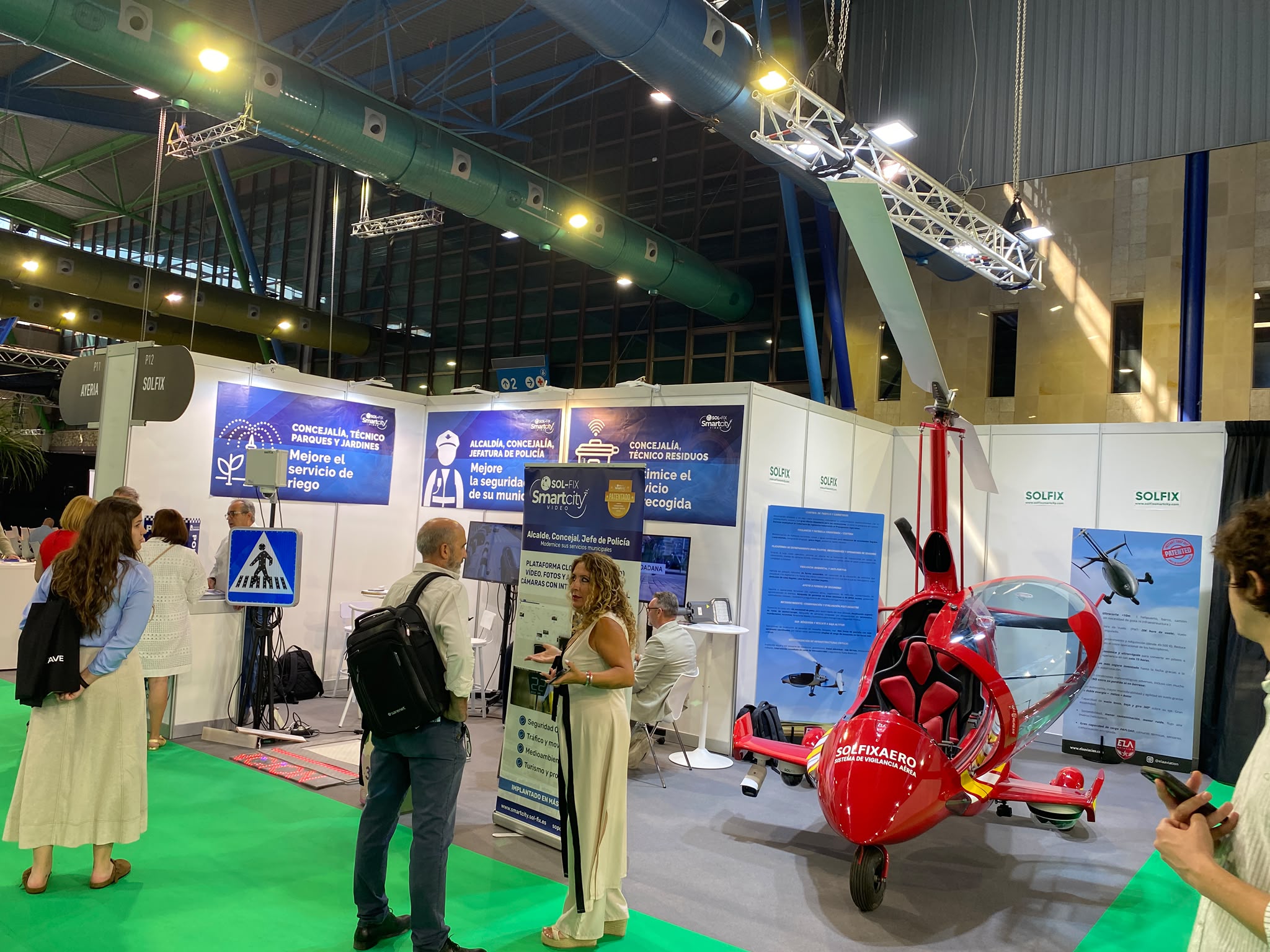 GreenCities 2026: Solfix presenta en Málaga una increíble solución de vigilancia aérea 1 Stand de Solfix en GreenCities 2026 con el autogiro SOLFIXAERO